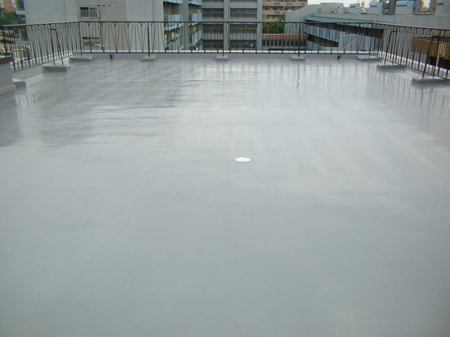 ルーフバルコニー防水改修の施工後。防水層を新設した状態