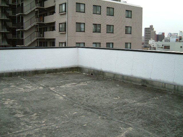 屋上防水工事の施工前の状態